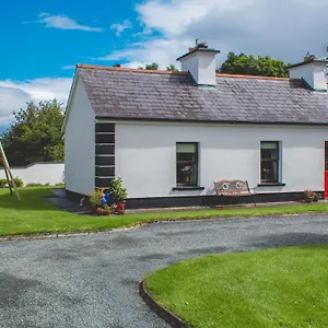Holiday home Stunning 3-bedroom House With Private Garden, Carracastle